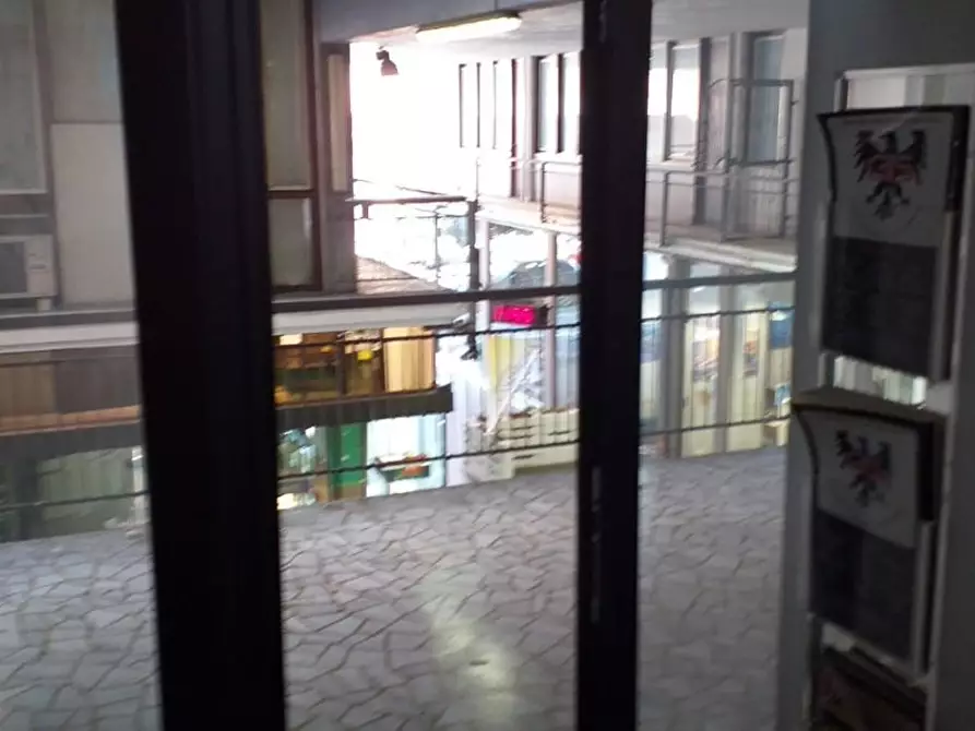 Immagine 10 di Ufficio in affitto  a Massa