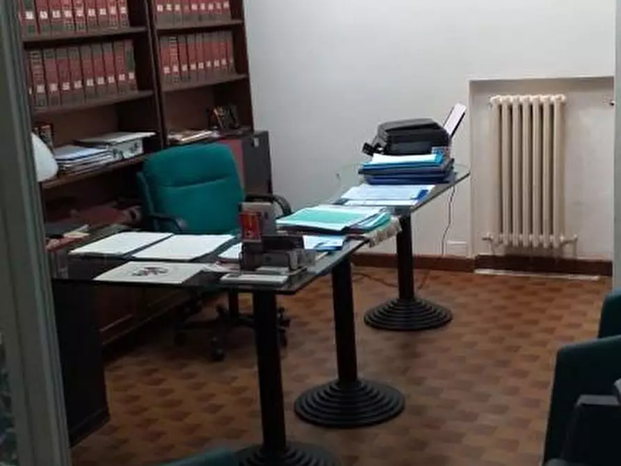 Immagine 4 di Ufficio in affitto  a Massa