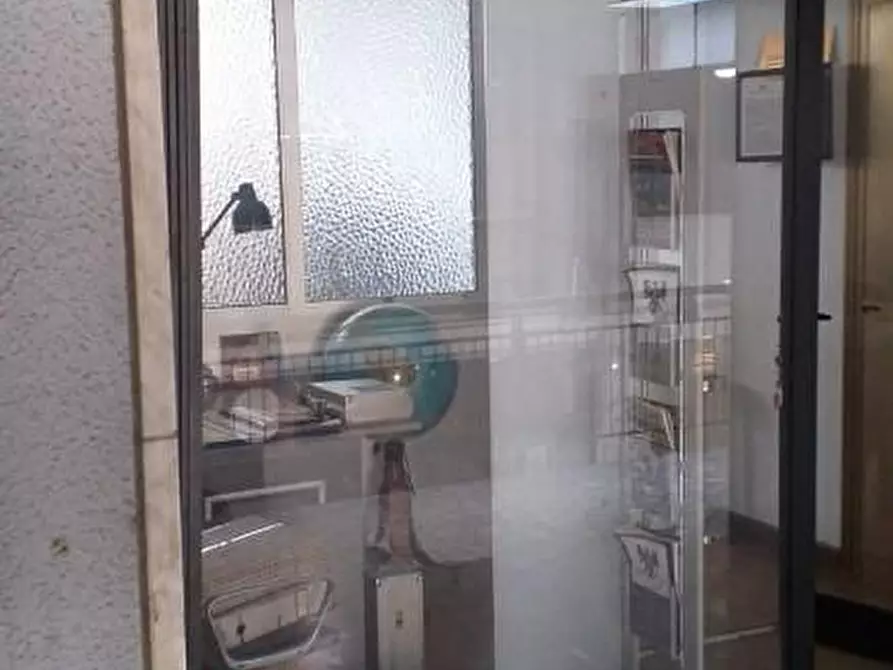 Immagine 8 di Ufficio in affitto  a Massa