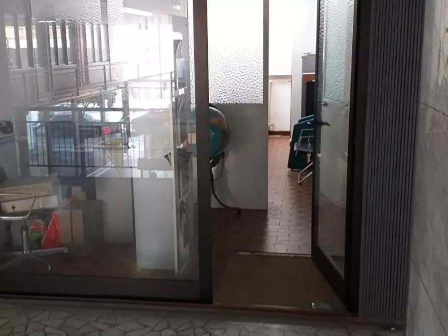 Immagine 3 di Ufficio in affitto  a Massa