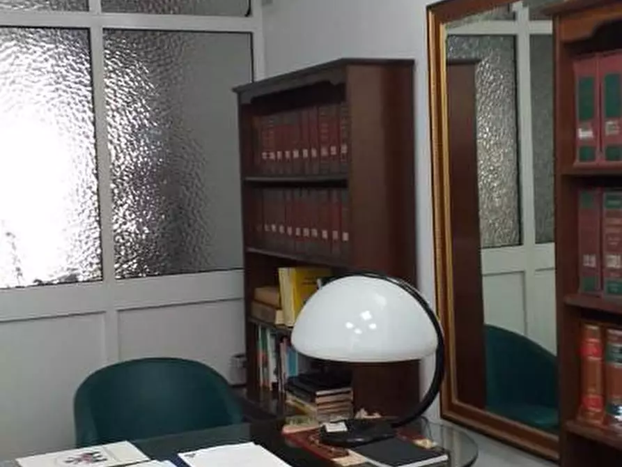 Immagine 5 di Ufficio in affitto  a Massa