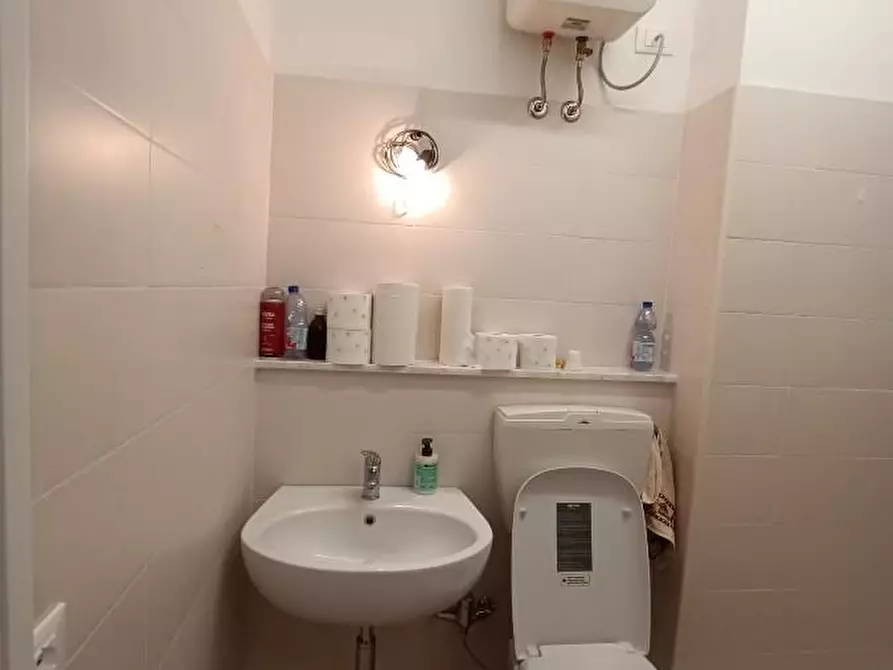 Immagine 6 di Ufficio in vendita  a Massa