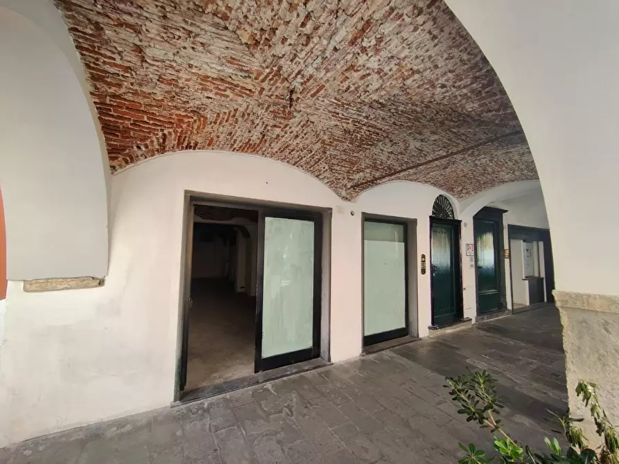 Immagine 19 di Negozio in vendita  a Chiavari