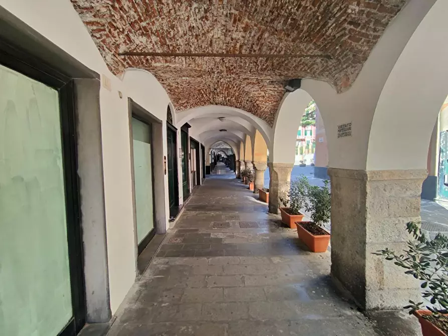 Immagine 23 di Negozio in vendita  a Chiavari
