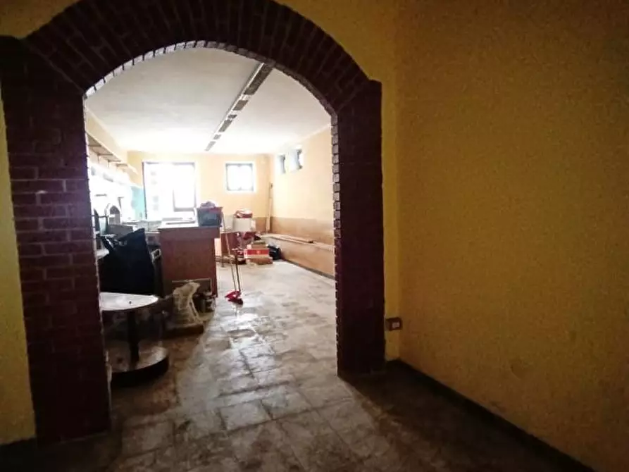 Immagine 7 di Locale commerciale in vendita  a Massa