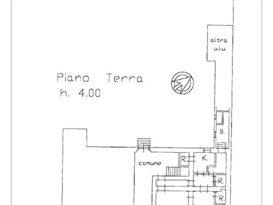 Immagine 9 di Locale commerciale in vendita  a Massa