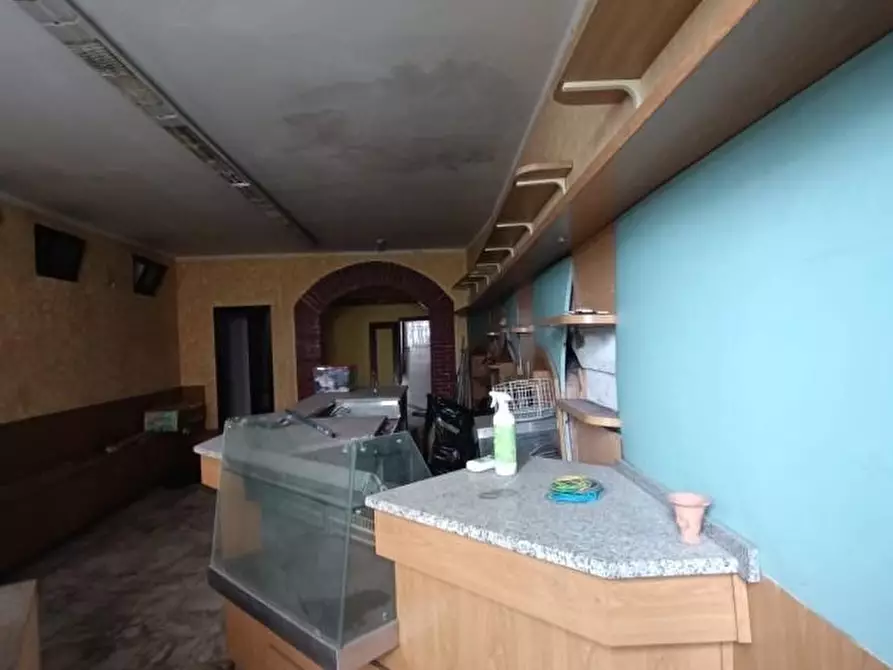 Immagine 5 di Locale commerciale in vendita  a Massa