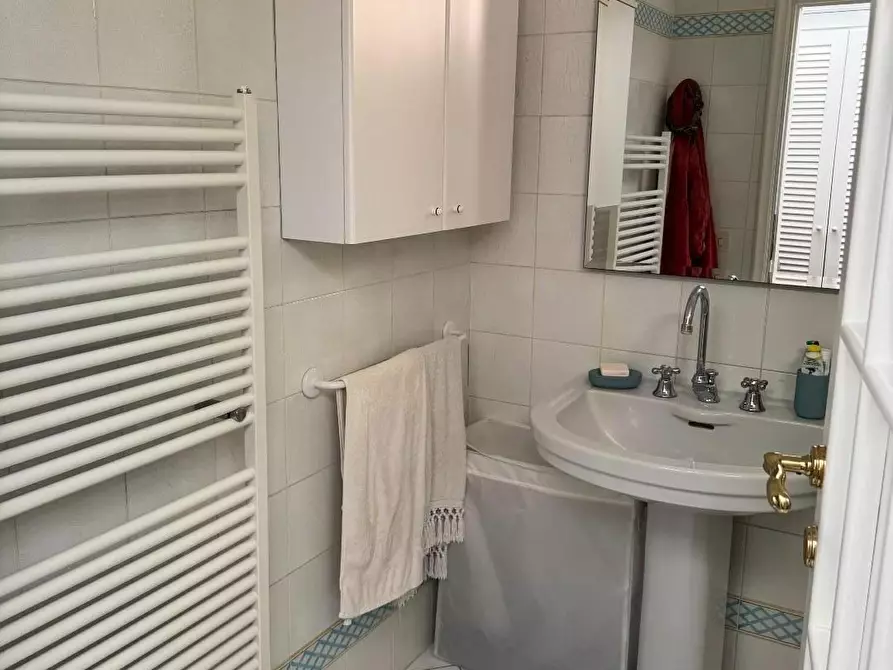 Immagine 10 di Mansarda in vendita  a Viareggio