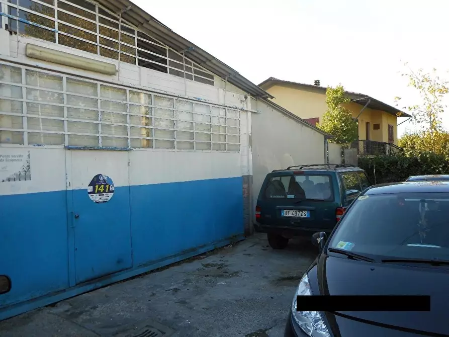 Immagine 3 di Attività artigianale in vendita  a Massa