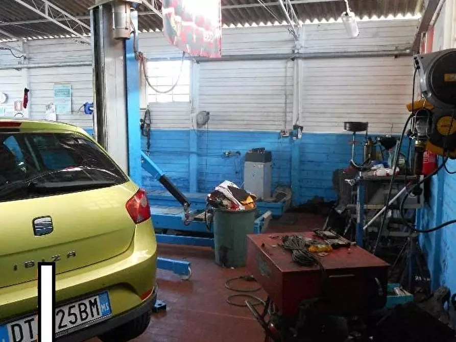 Immagine 6 di Attività artigianale in vendita  a Massa