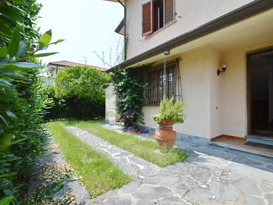 Immagine 2 di Casa bifamiliare in vendita  a Forte Dei Marmi