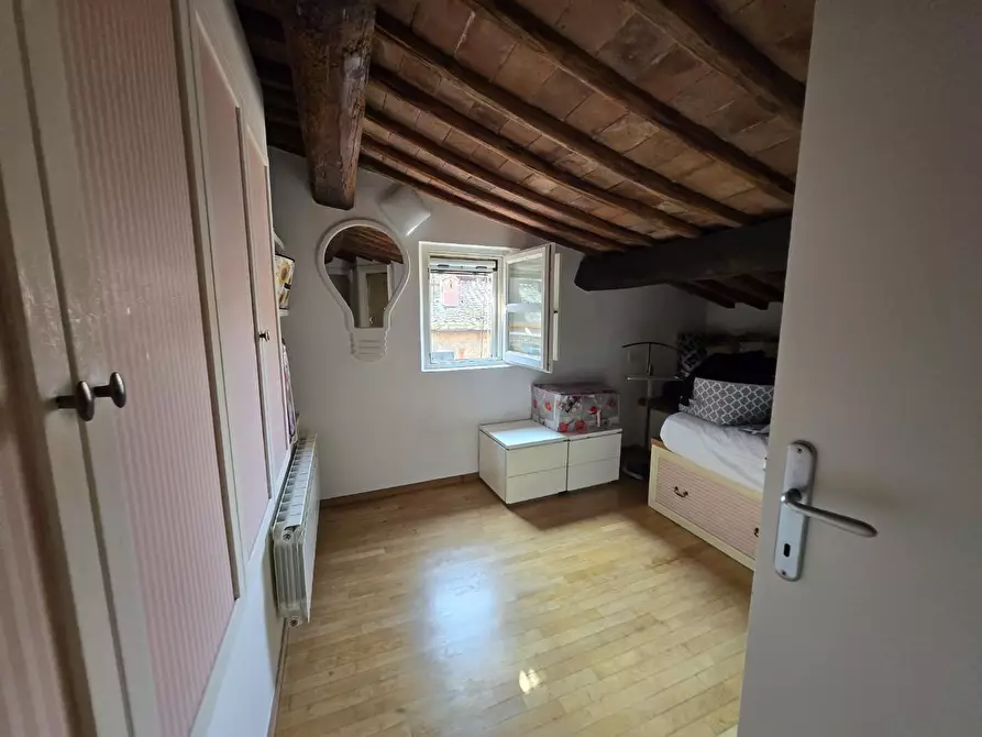 Immagine 33 di Appartamento in vendita  a Siena