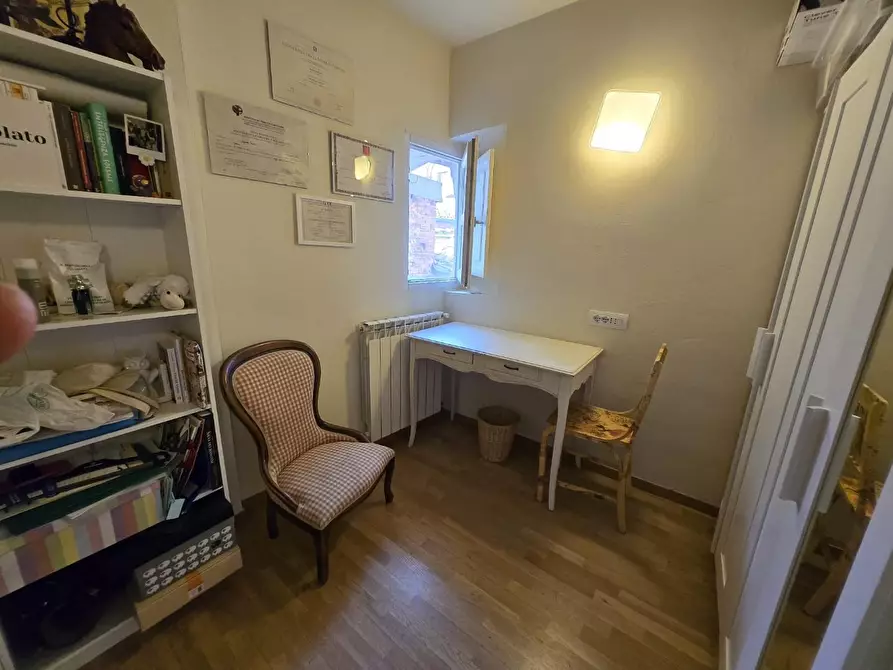 Immagine 16 di Appartamento in vendita  a Siena