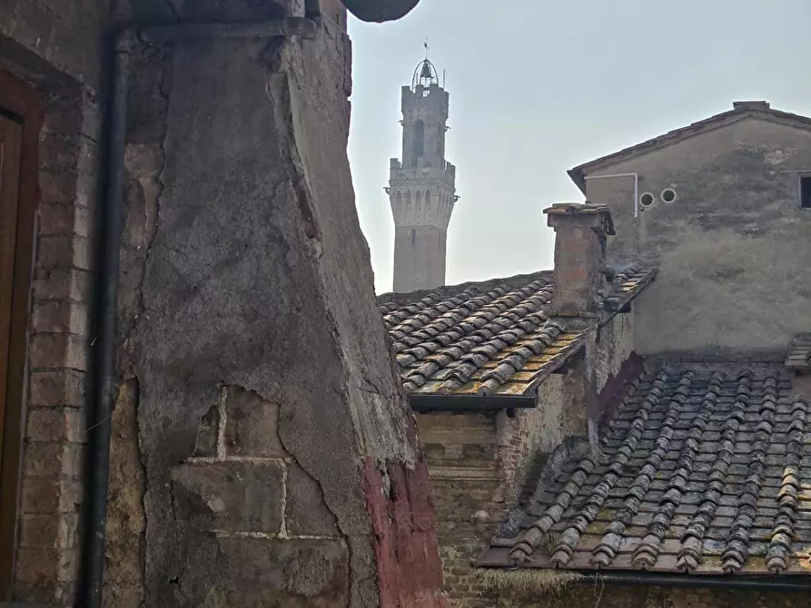 Immagine 37 di Appartamento in vendita  a Siena