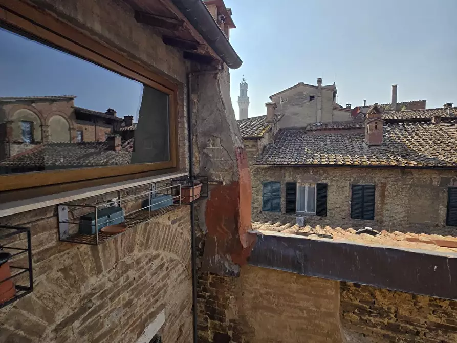 Immagine 36 di Appartamento in vendita  a Siena