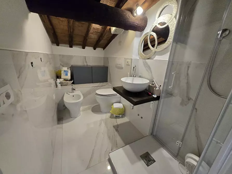 Immagine 31 di Appartamento in vendita  a Siena