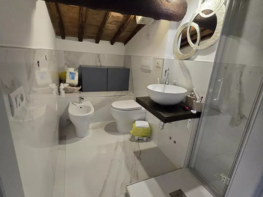 Immagine 22 di Appartamento in vendita  a Siena