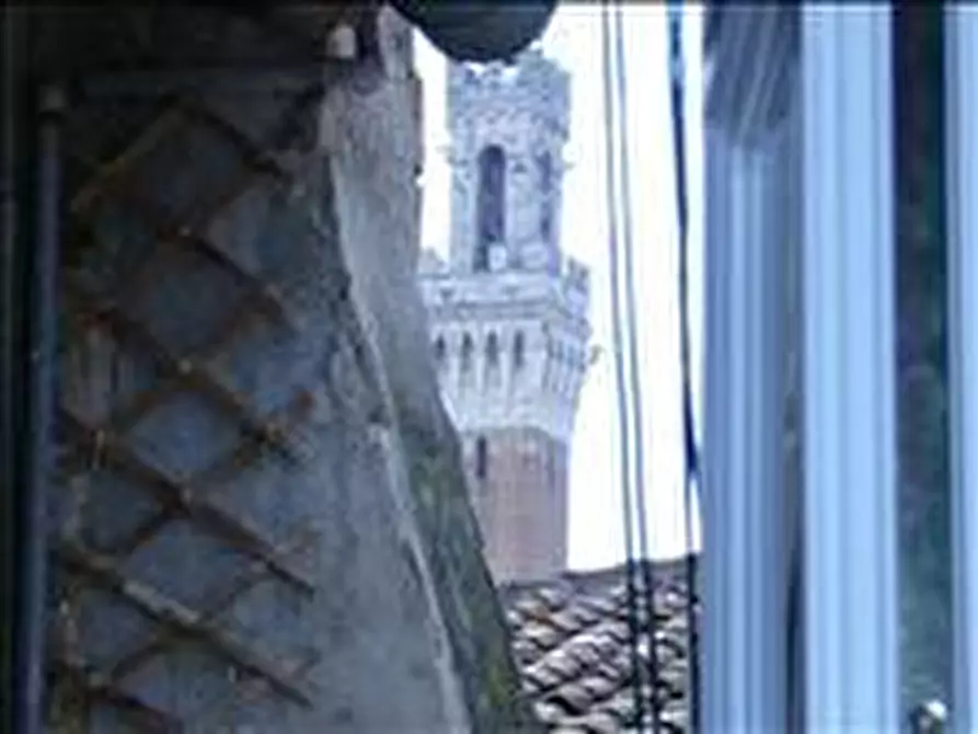Immagine 38 di Appartamento in vendita  a Siena