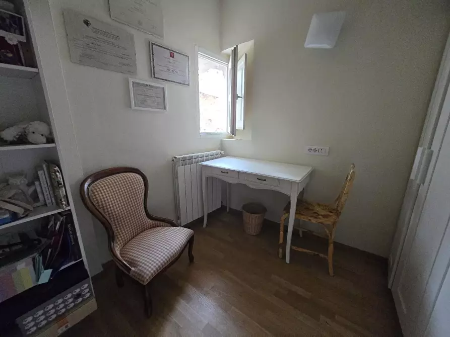 Immagine 17 di Appartamento in vendita  a Siena