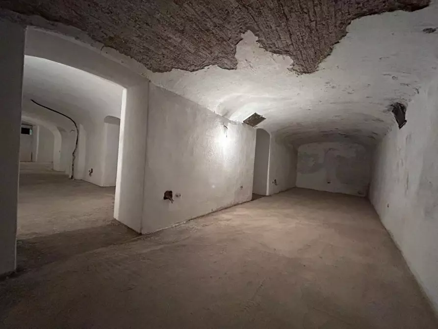 Immagine 1 di Magazzino in vendita  a Chiavari