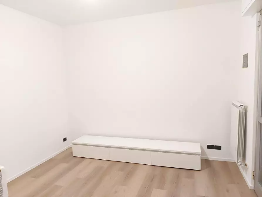 Immagine 12 di Appartamento in affitto  a Carrara