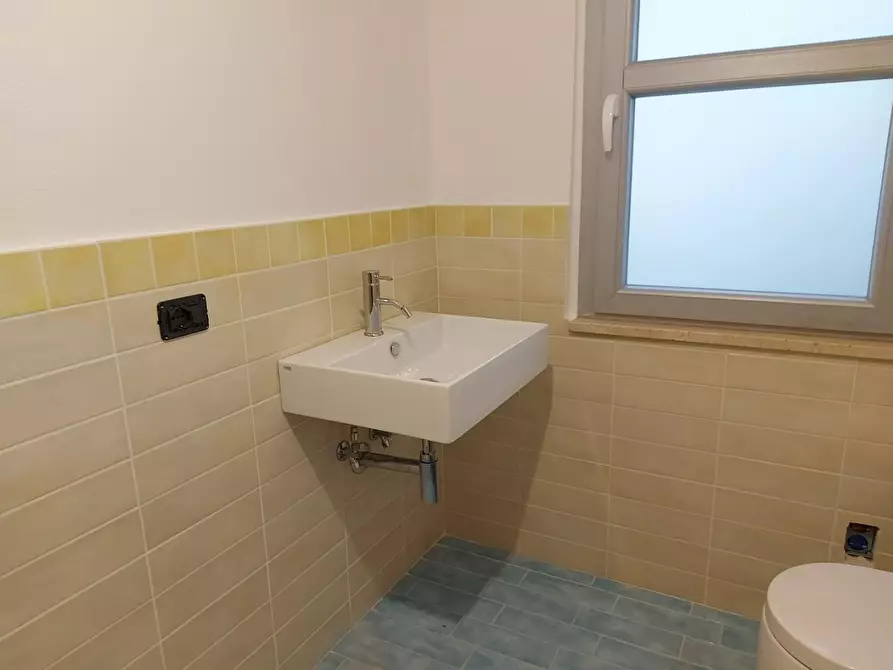 Immagine 7 di Appartamento in affitto  a Carrara