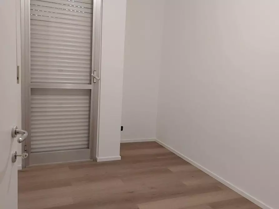 Immagine 11 di Appartamento in affitto  a Carrara