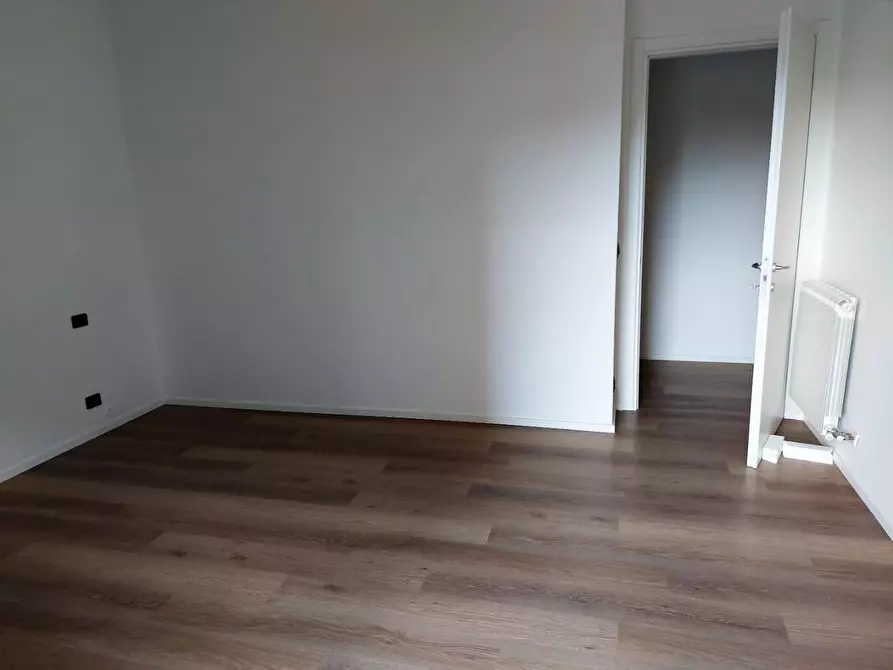 Immagine 23 di Appartamento in affitto  a Carrara