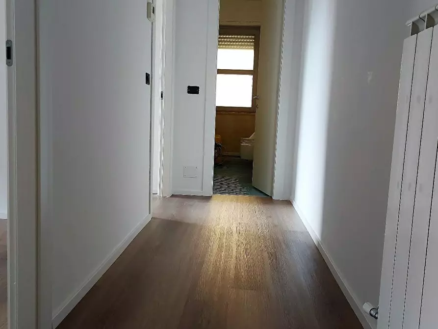 Immagine 21 di Appartamento in affitto  a Carrara