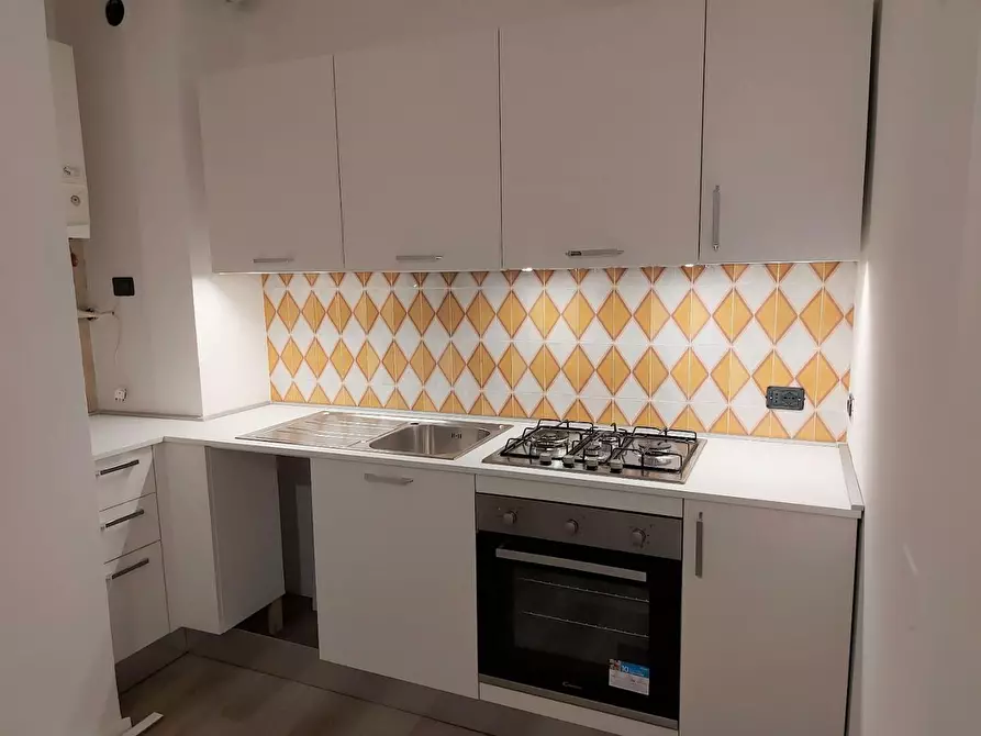 Immagine 19 di Appartamento in affitto  a Carrara