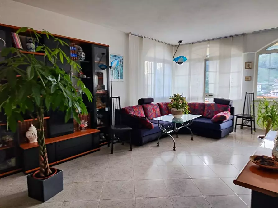 Immagine 2 di Casa indipendente in vendita  a Carrara