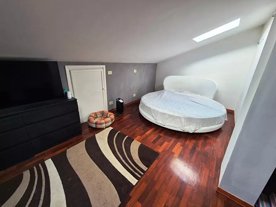 Immagine 11 di Appartamento in vendita  a Siena