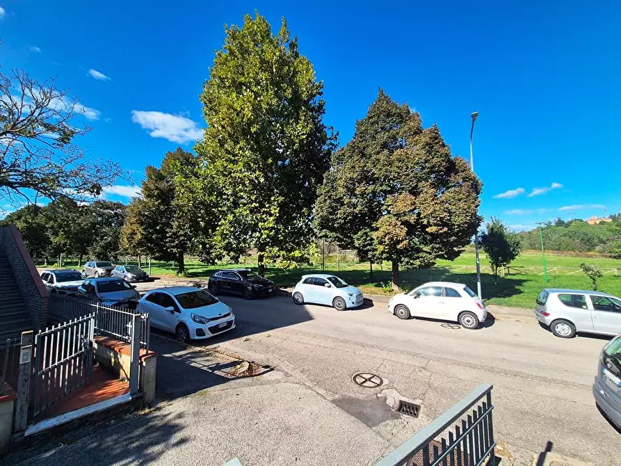 Immagine 2 di Appartamento in vendita  a Siena