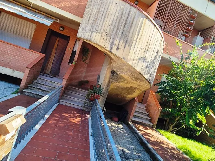 Immagine 15 di Appartamento in vendita  a Siena