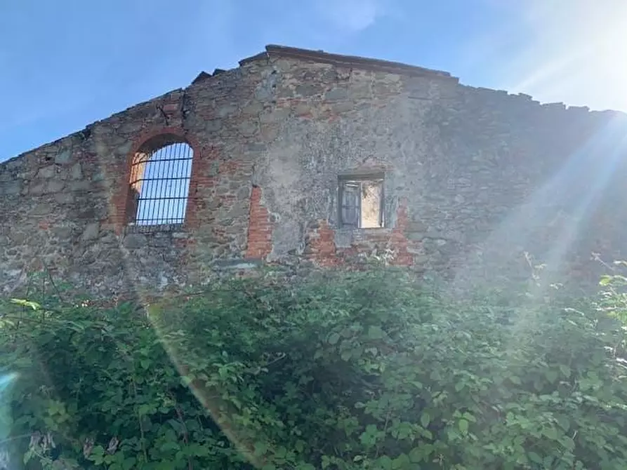 Immagine 1 di Casa colonica in vendita  a Buggiano