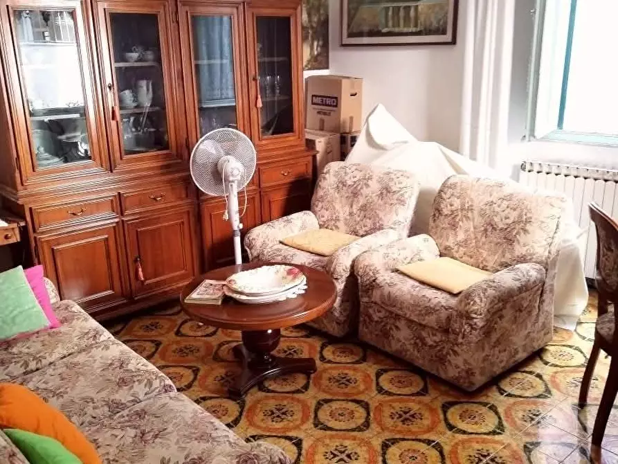 Immagine 2 di Casa indipendente in vendita  a Massa