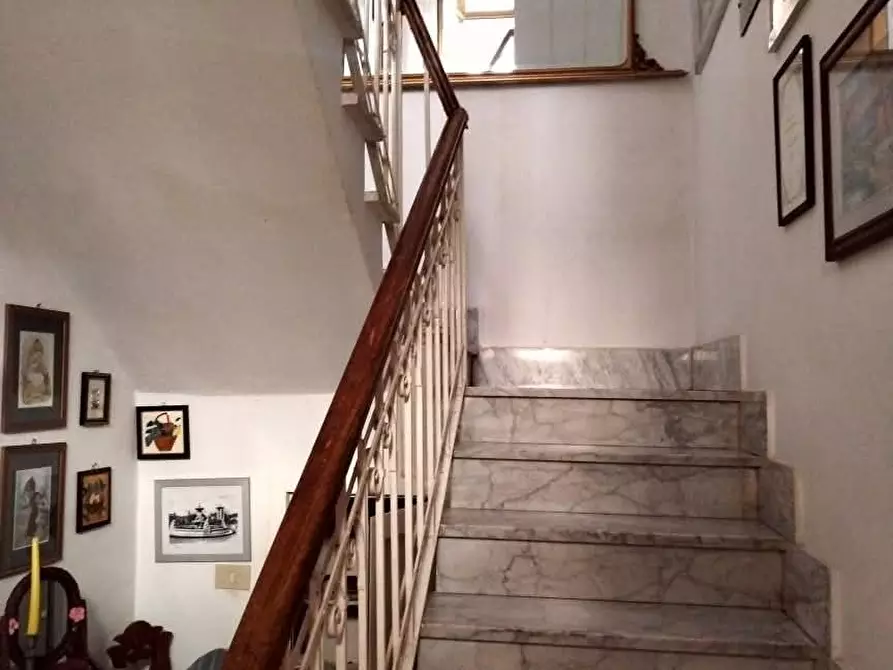 Immagine 4 di Casa indipendente in vendita  a Massa