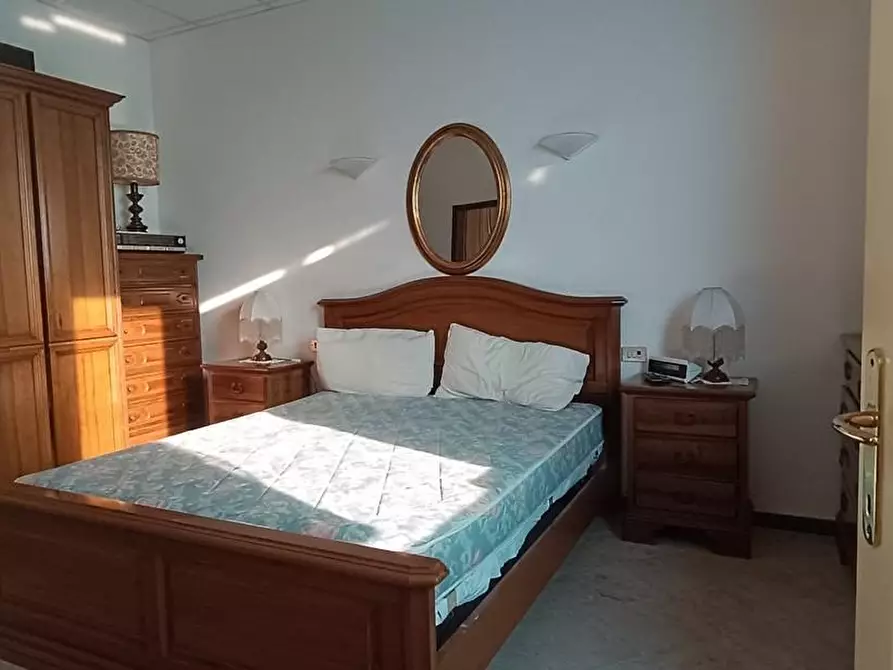 Immagine 17 di Attività artigianale in vendita  a Carrara