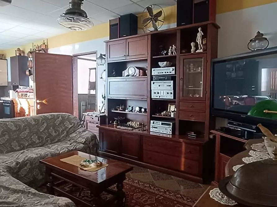 Immagine 18 di Attività artigianale in vendita  a Carrara