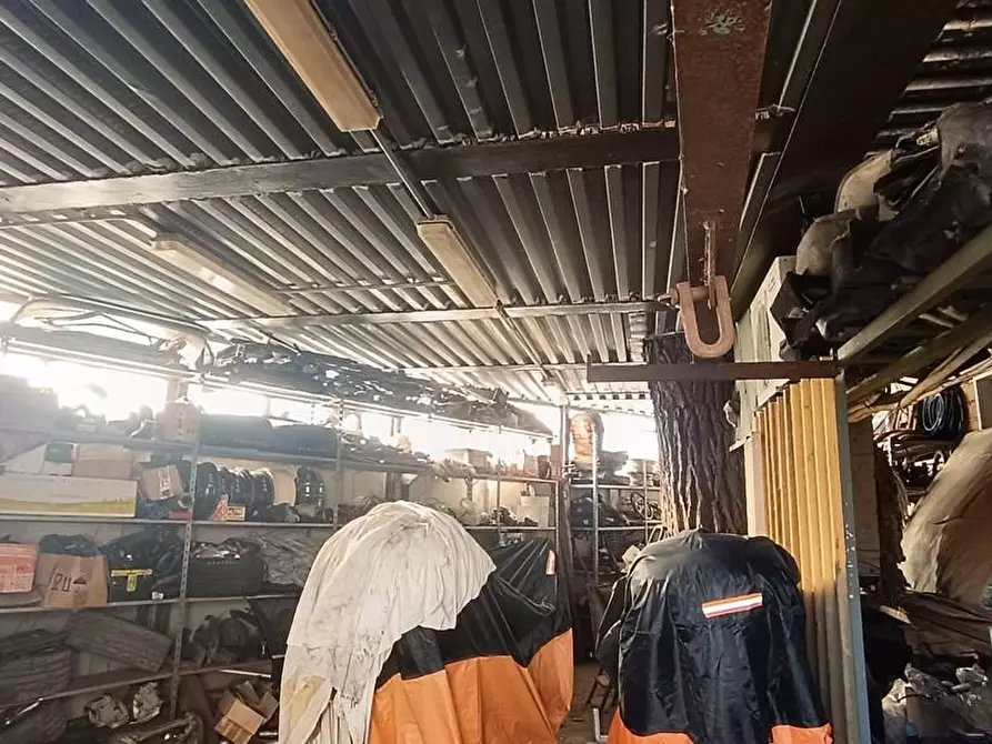 Immagine 8 di Attività artigianale in vendita  a Carrara