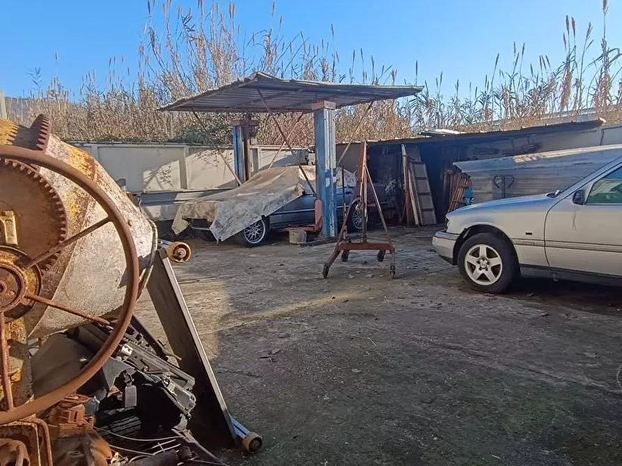 Immagine 7 di Attività artigianale in vendita  a Carrara