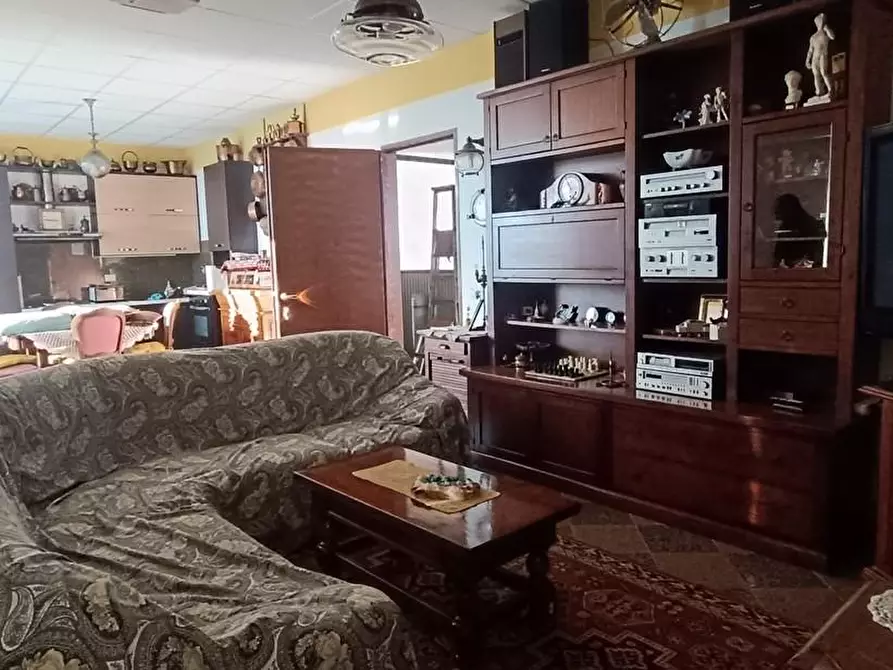 Immagine 19 di Attività artigianale in vendita  a Carrara