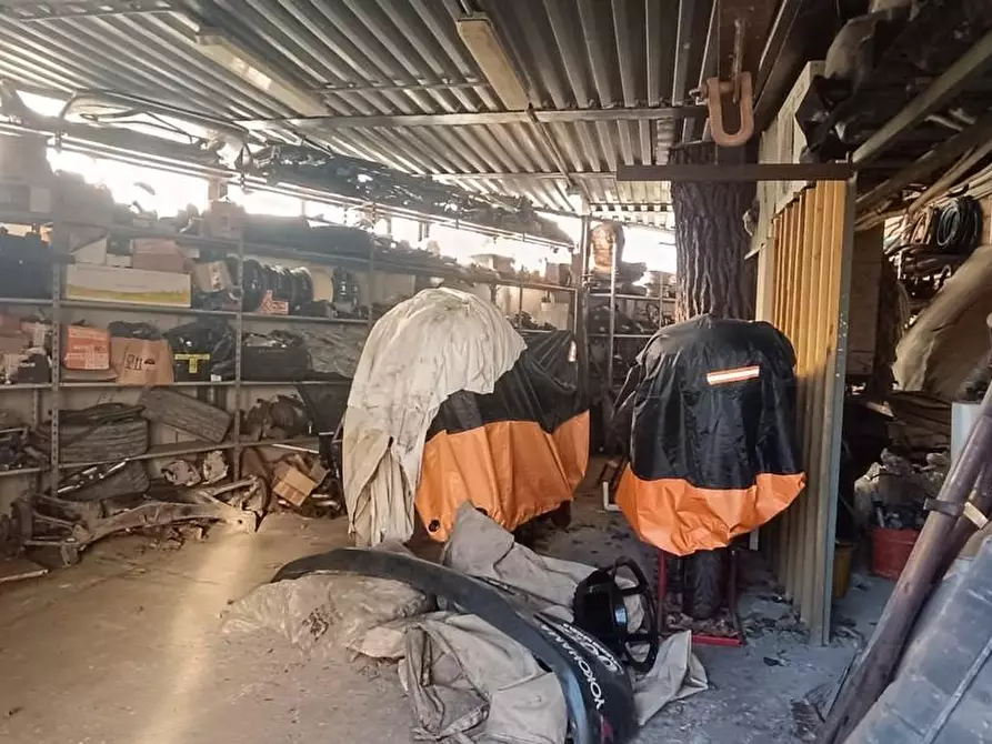 Immagine 6 di Attività artigianale in vendita  a Carrara