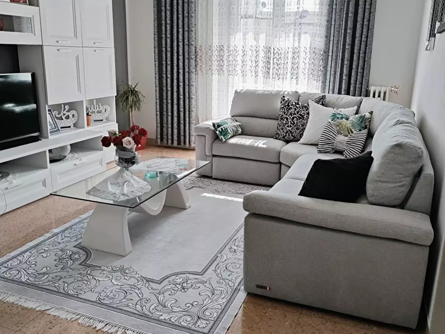 Immagine 3 di Appartamento in vendita  a Livorno