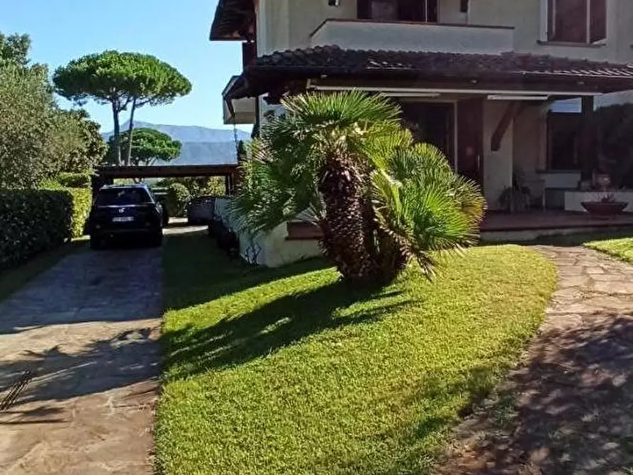 Immagine 12 di Casa bifamiliare in vendita  a Camaiore