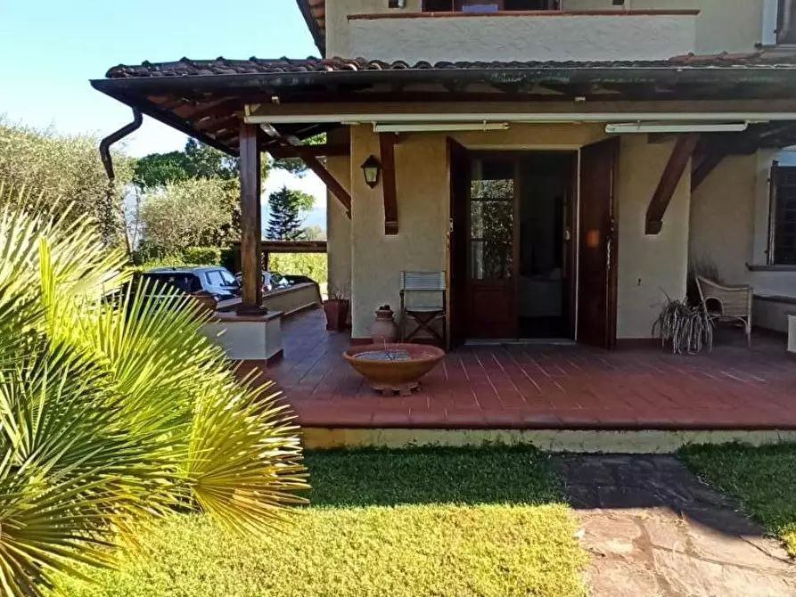 Immagine 10 di Casa bifamiliare in vendita  a Camaiore