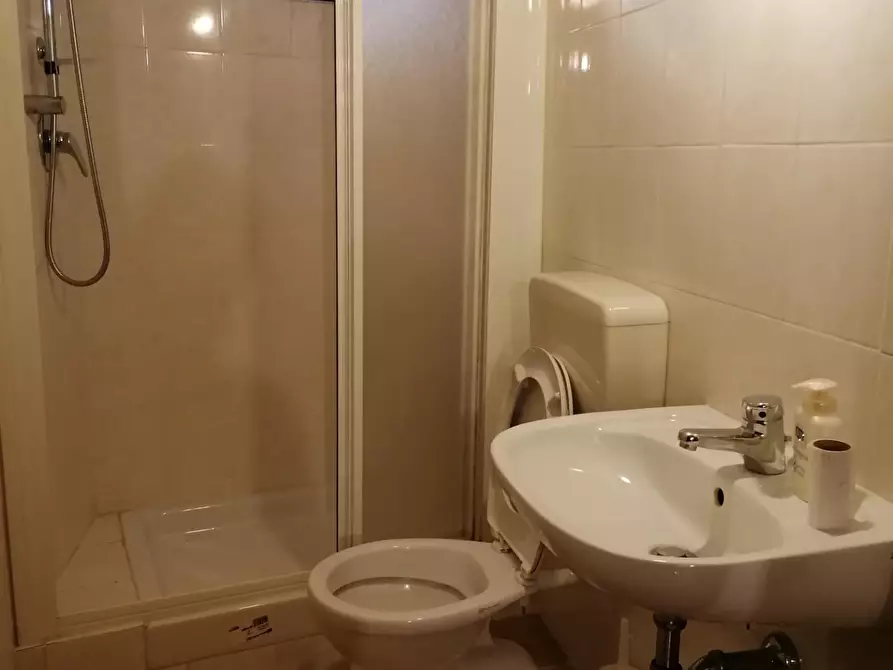 Immagine 8 di Appartamento in vendita  a Carrara