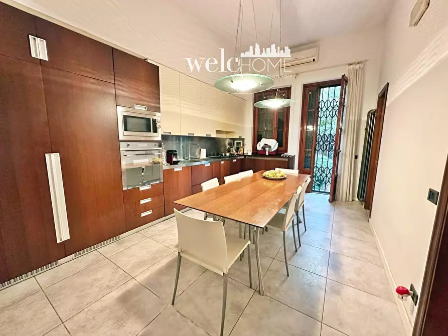 Immagine 10 di Villa in vendita  a Campi Bisenzio