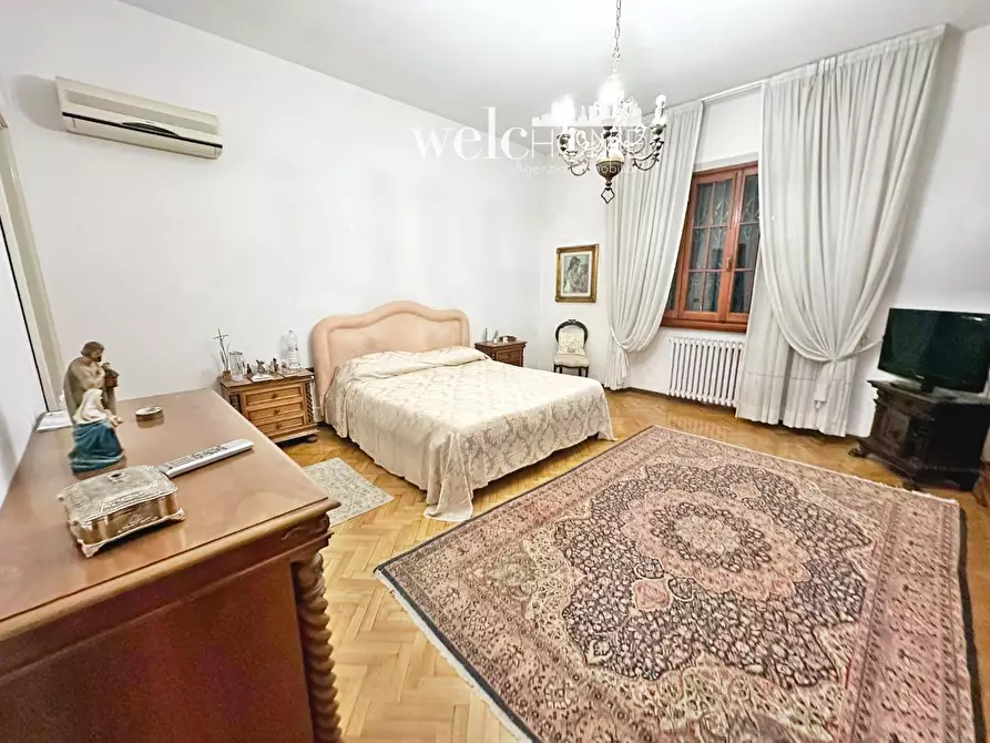 Immagine 12 di Villa in vendita  a Campi Bisenzio