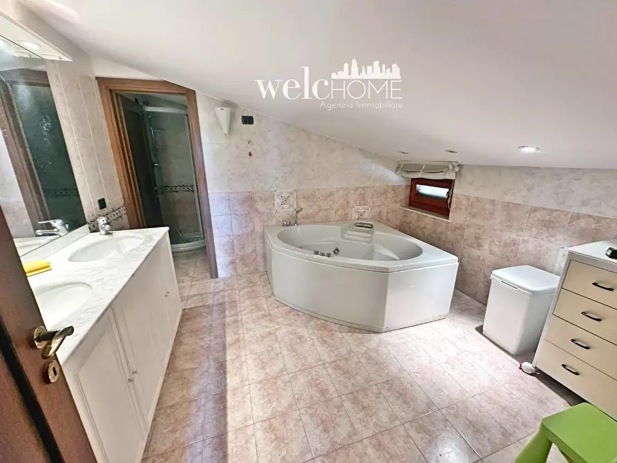 Immagine 26 di Villa in vendita  a Campi Bisenzio